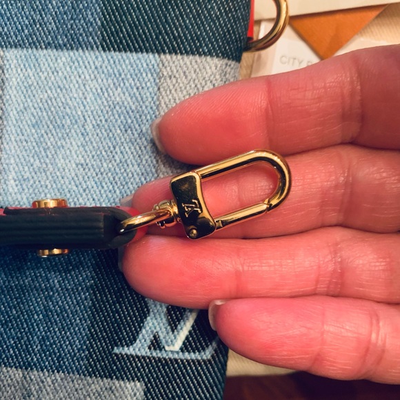 Louis Vuitton Monogram Patchwork Denim City Pouch - Picture 4 of 16